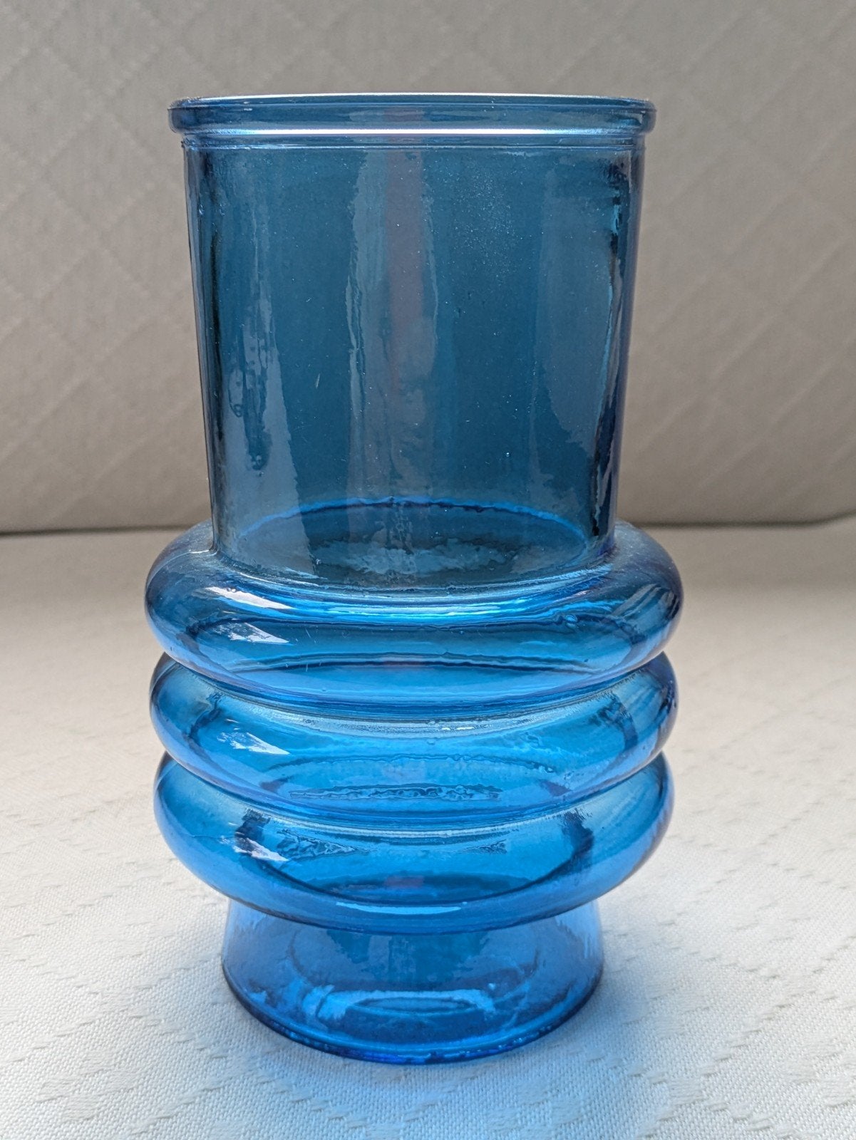 Blauwe glazen vaas 'Dario' van Gilde Handwerk (17 cm), Blauw, Ophalen of Verzenden, Gerecycled glas, Glas