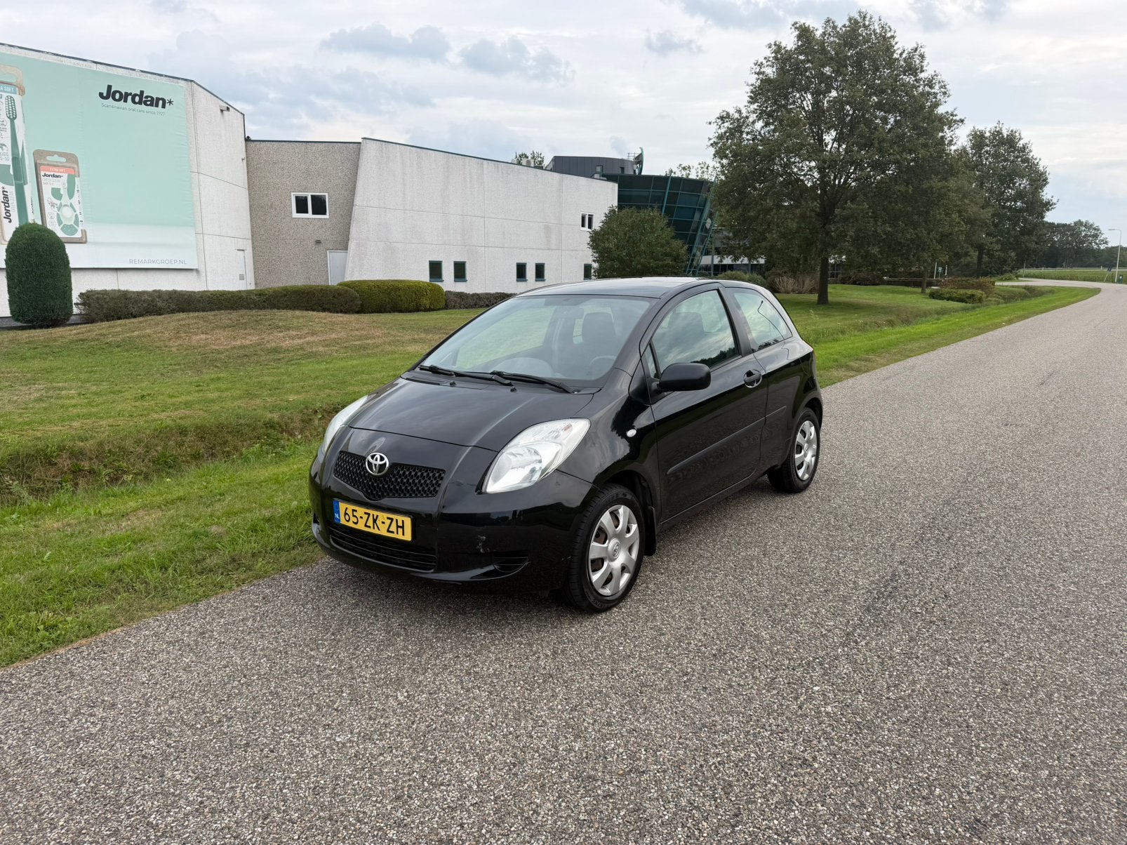 Toyota Yaris 1.0 Vvt-i nieuwe apk, Auto's, Voorwielaandrijving, 527 kg, 40 €/maand, 750 kg