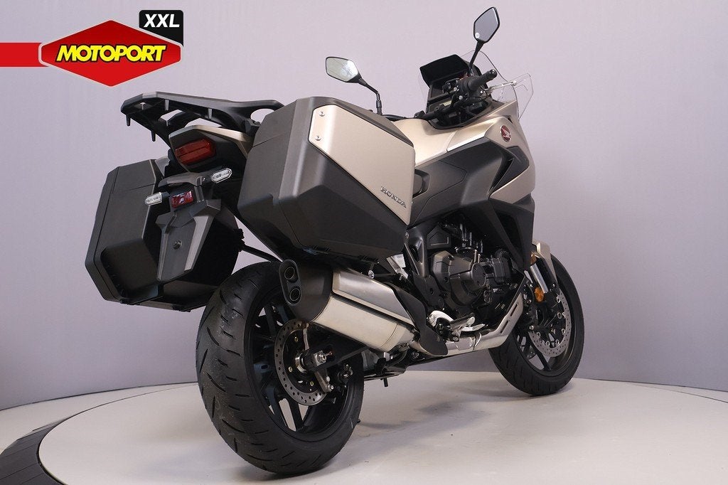 Honda NT 1100 DCT, Bedrijf, Toermotor