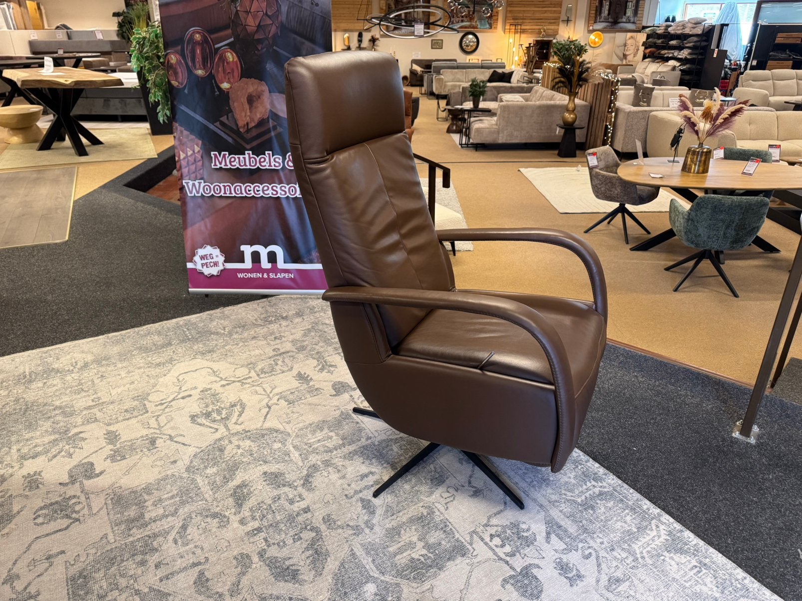 Relaxfauteuil Bruin leder €399,- Direct/Leverbaar, Huis en Inrichting, Fauteuils, Ophalen, Nieuw, 75 tot 100 cm, Mwonenenslapen