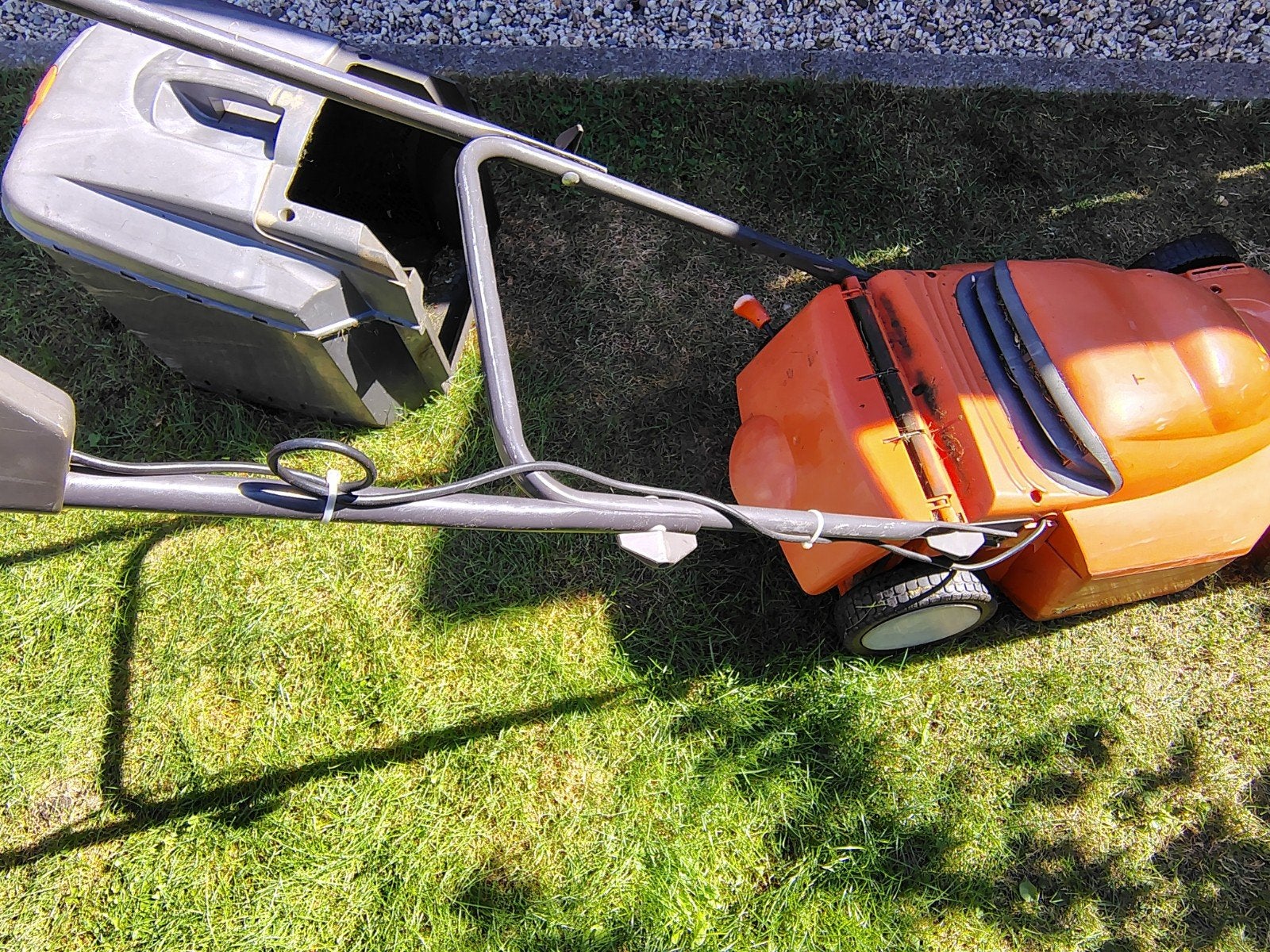 Husqvarna Elektrische Grasmaaier met Opvangbak, Ophalen, Cirkelmaaier, Gebruikt, Elektrische grasmaaier