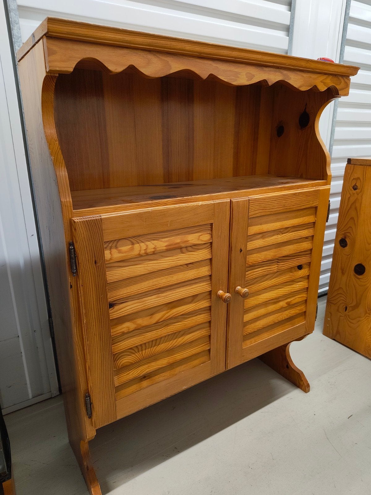 Mooi houten kastje met deurtjes en open vakken, Huis en Inrichting, Kasten | Overige, Ophalen, Gebruikt