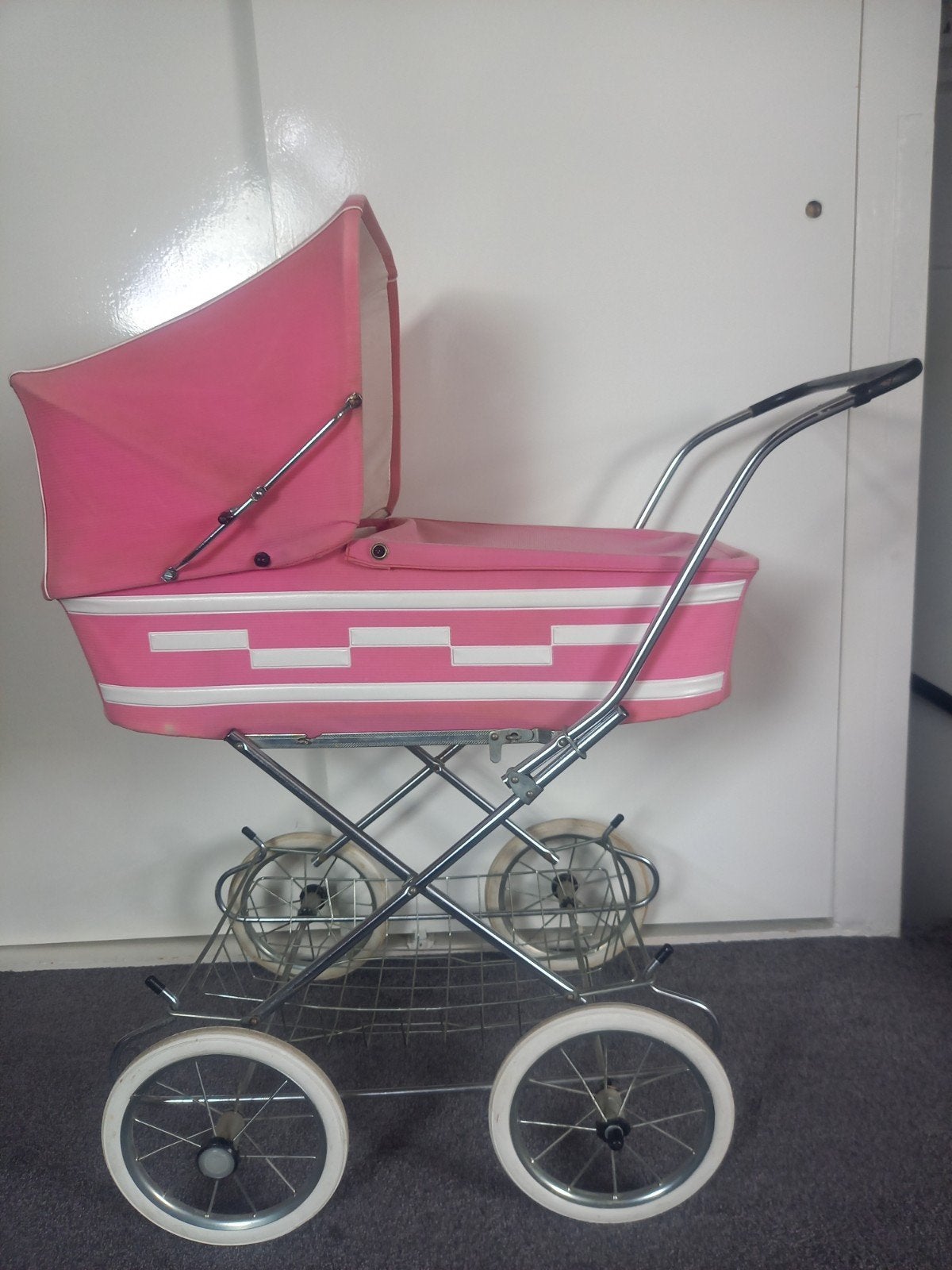 Vintage Engelse Poppenwagen - Roze, Ophalen, Gebruikt, Overige merken