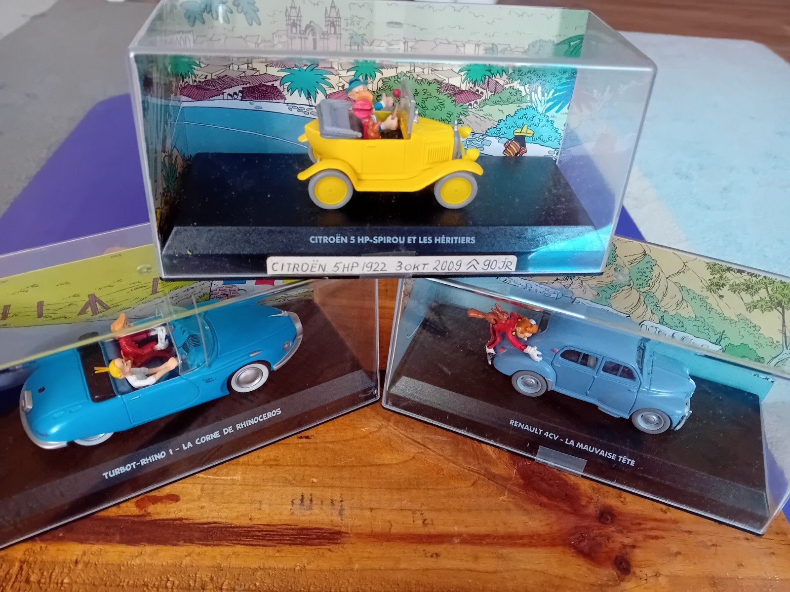 ROBBEDOES Set van 3 stripfiguren modelauto's in vitrine, Overige merken, 1:50 of kleiner, Auto, Ophalen of Verzenden