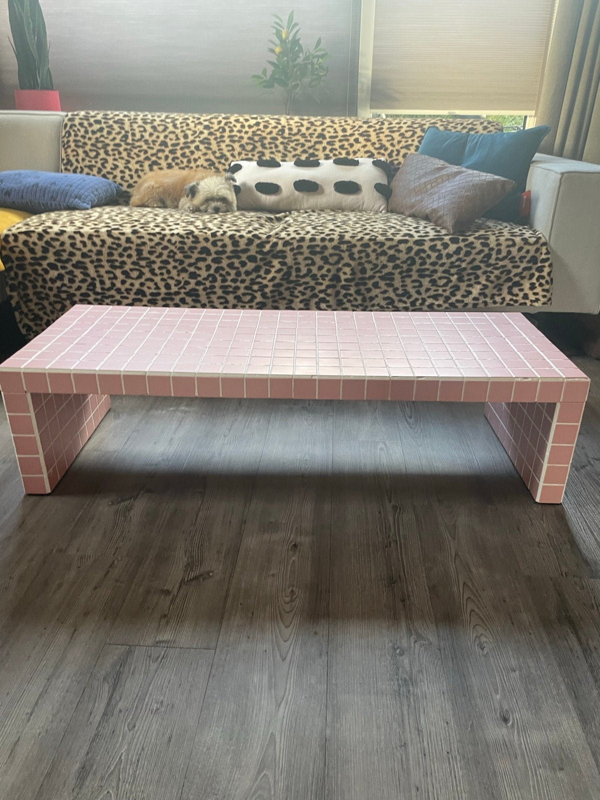 Roze salontafel met tegels, Huis en Inrichting, Ophalen, Overige materialen, Minder dan 50 cm, Gebruikt