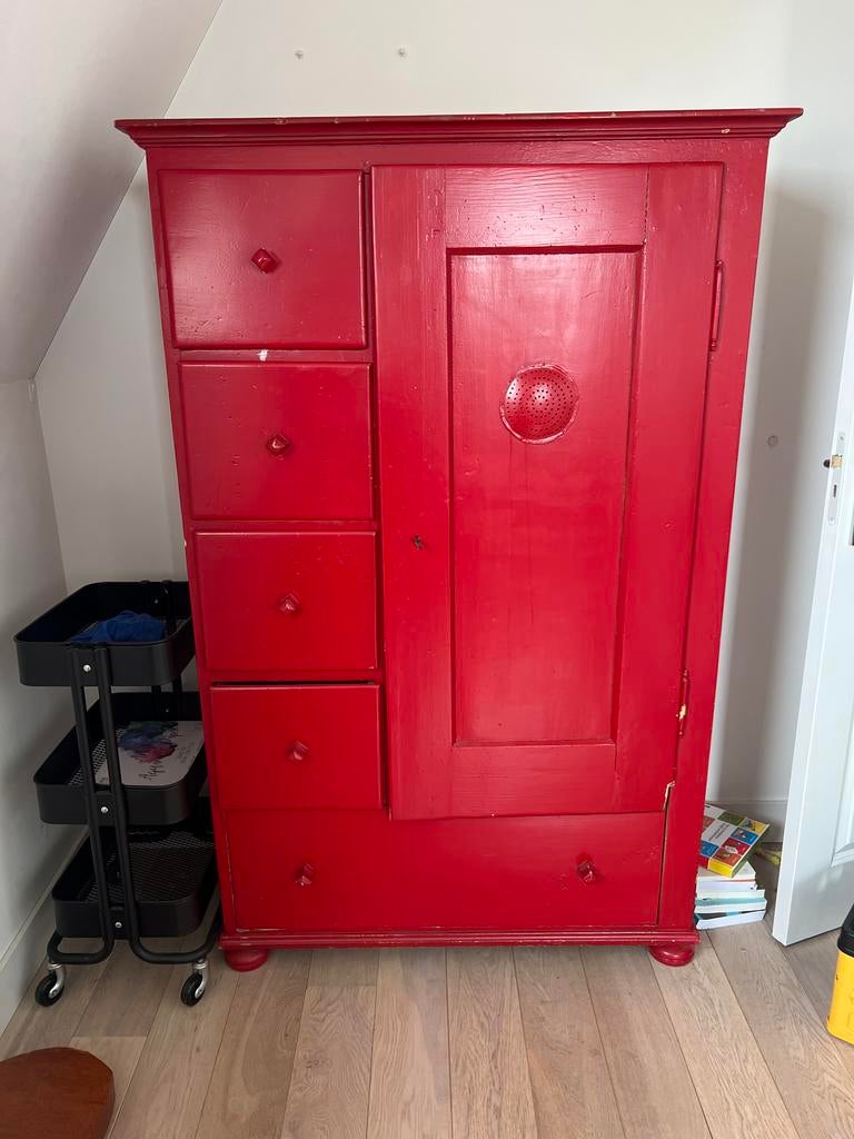 Oude rode kaaskast met 4 lades en grote onderla, Huis en Inrichting, Ophalen, Gebruikt, 100 tot 150 cm, 50 tot 100 cm