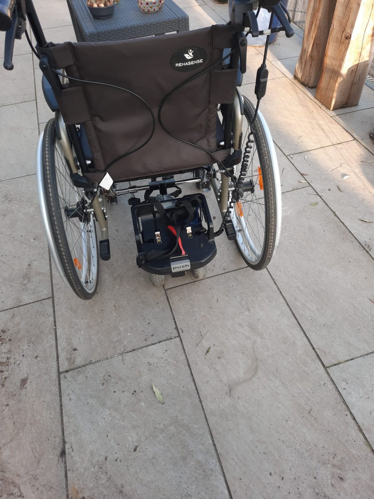 Lichtgewicht Rehasense rolstoel met duwondersteuning, Ophalen of Verzenden, Zo goed als nieuw, Elektrische rolstoel