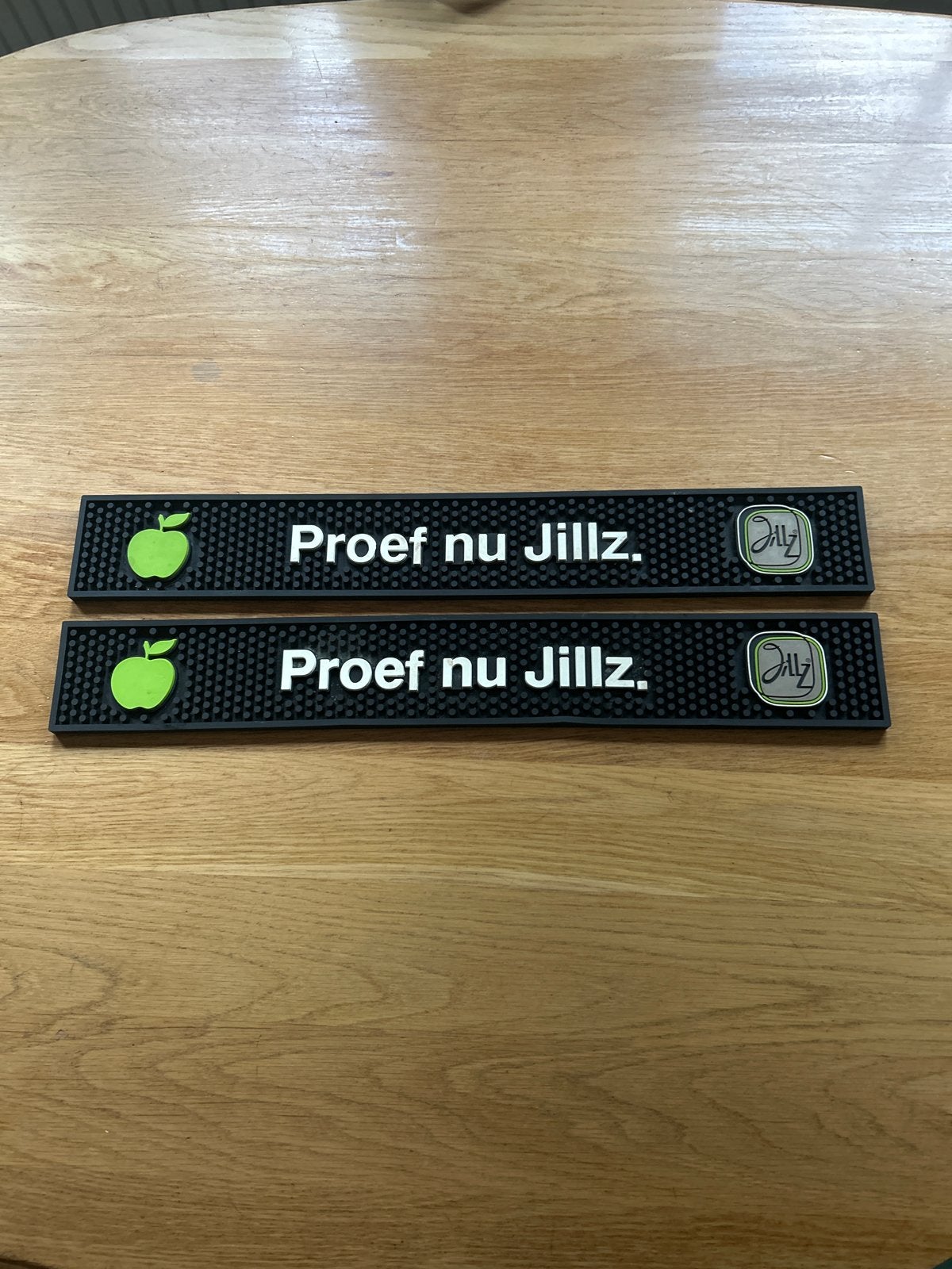 Jillz barmatten (2 stuks) - Rubberen bar matten, Verzamelen, Biermerken, Reclamebord, Plaat of Schild, Overige merken, Ophalen of Verzenden