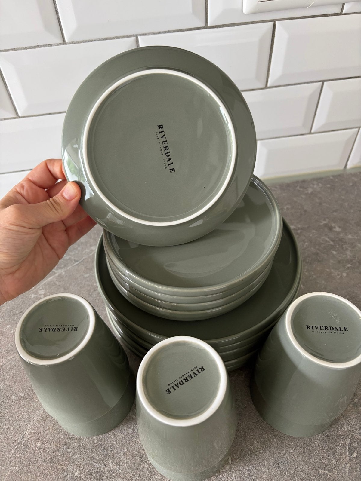 Riverdale servies set - 6 bekers, 6 kleine, 6 grote borden, Huis en Inrichting, Ophalen, Zo goed als nieuw, Overige merken, Compleet servies