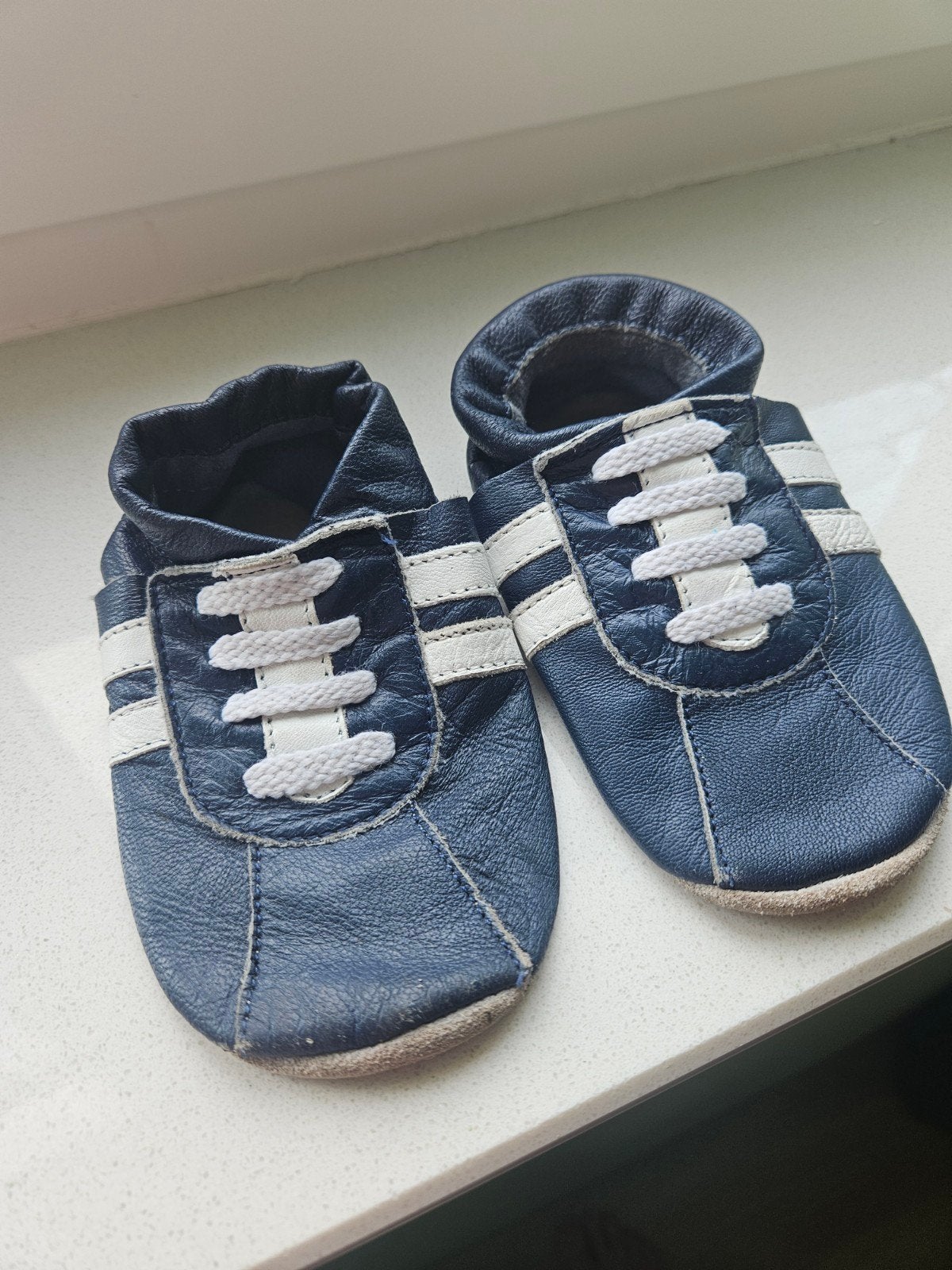 Leren babyslofjes van A@pie blauw wit maat 22/23, Gebruikt, Aapie, Jongen of Meisje, Schoenen