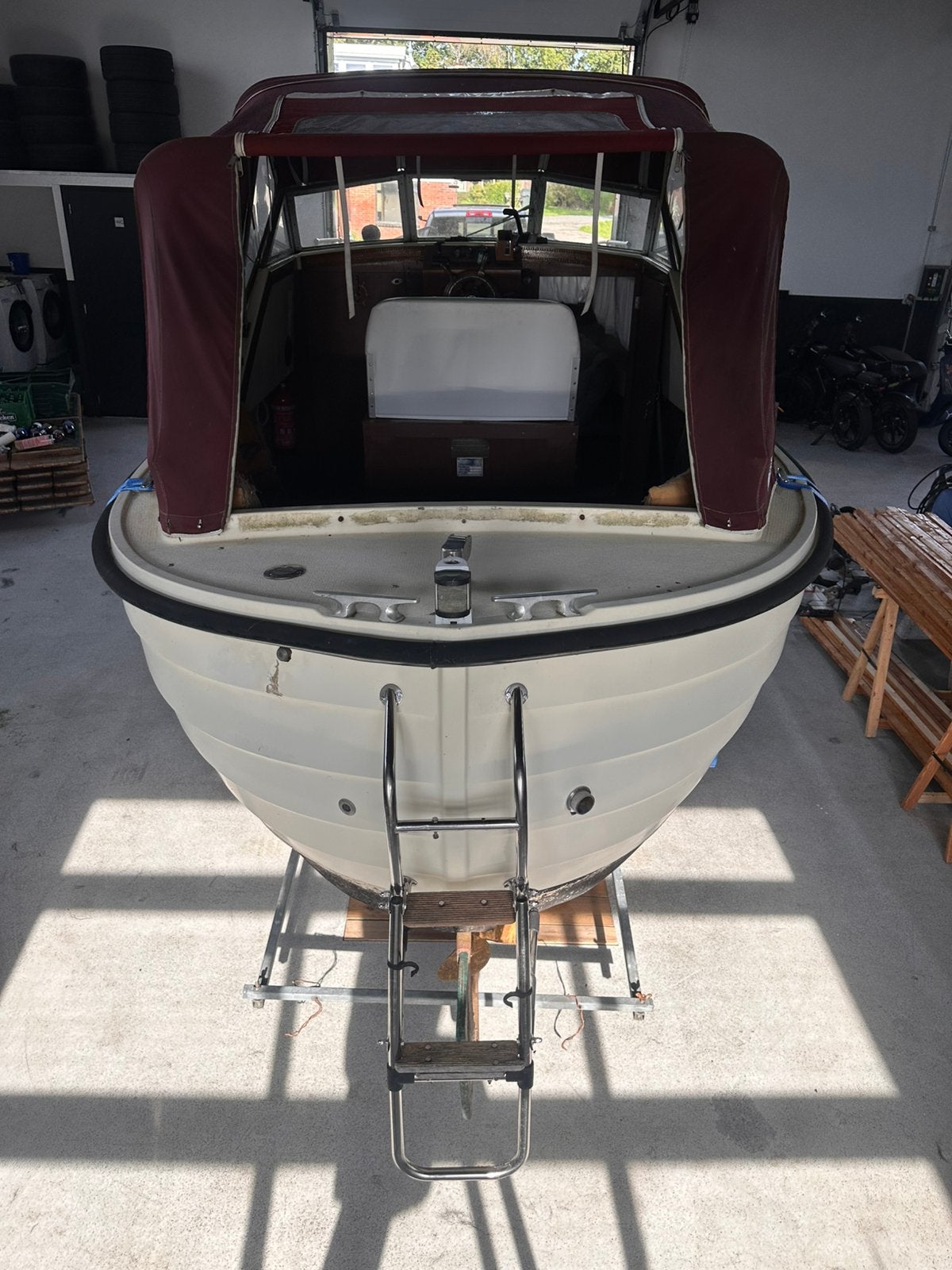 Foto 5 van Comfortabele polyester kajuitboot diesel inboard + trailer