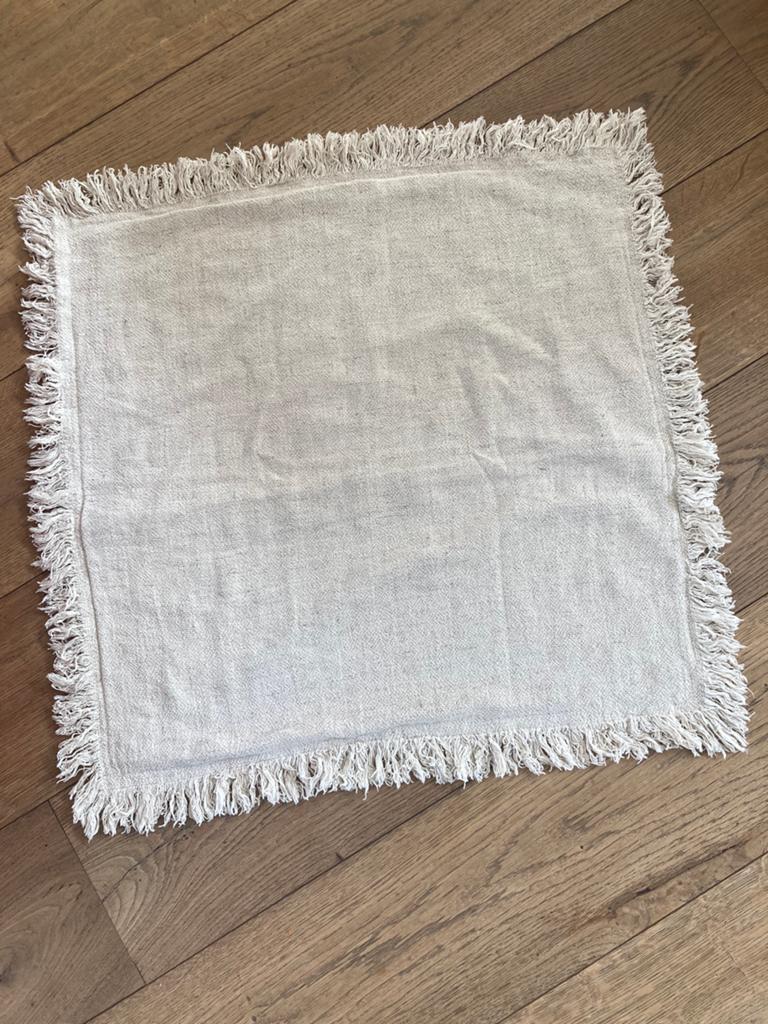 H&m Home ecru kussenhoes franje kwastjes frills beige kussen, Ophalen of Verzenden, Zo goed als nieuw, Beige, Vierkant