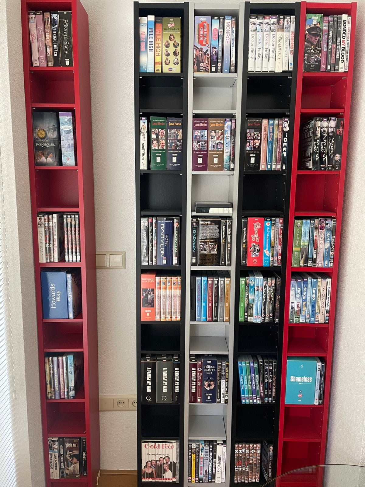 DVD’s BBC series (o.a. Broadchurch,Hotel Babylon,Cold Feet), Alle leeftijden, Ophalen, Zo goed als nieuw, Overige genres