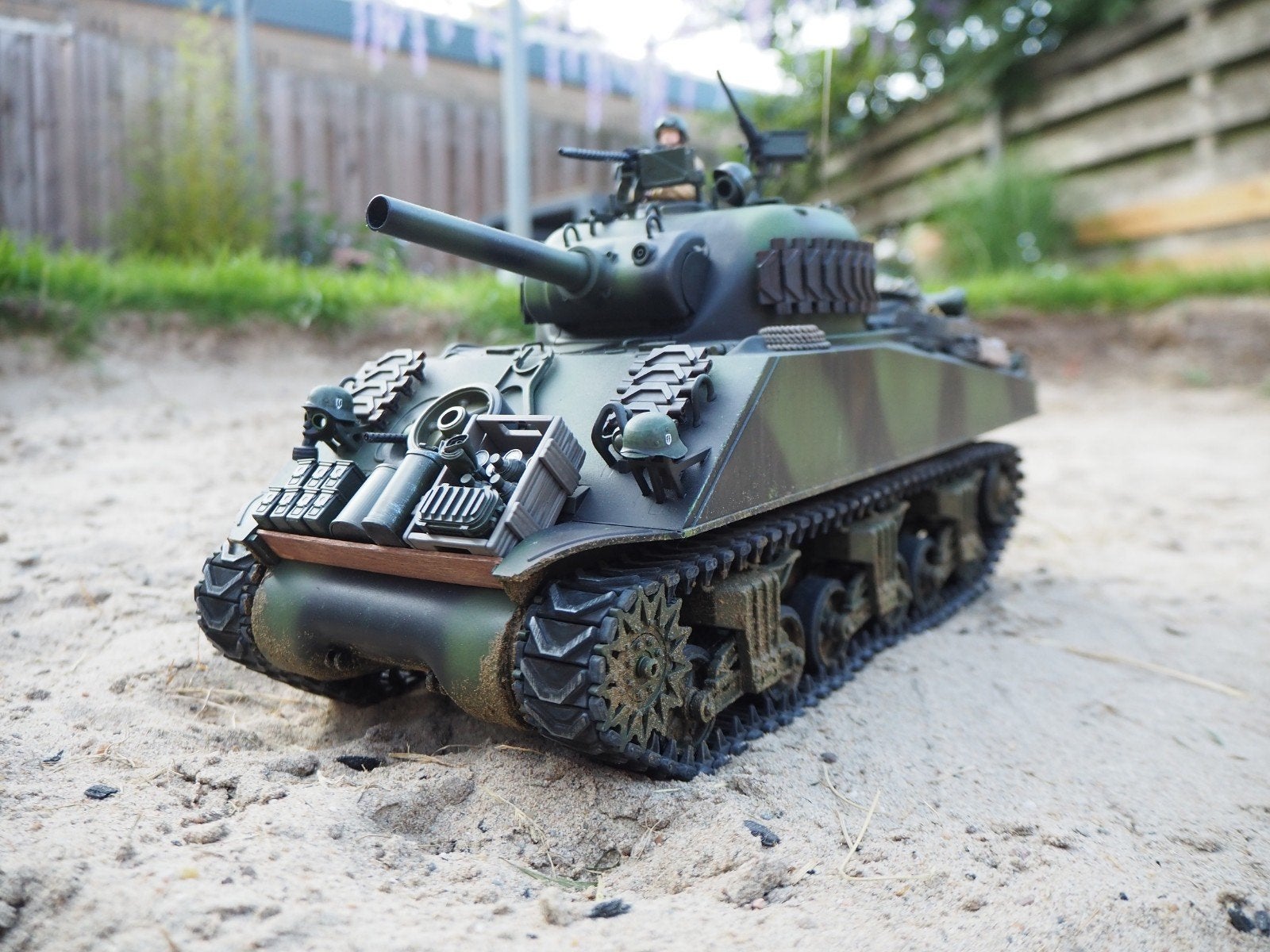 Heng Long Sherman M4-A3 RC Tank v7 board, Auto offroad, Nieuw, Schaal 1:16, RTR (Ready to Run)