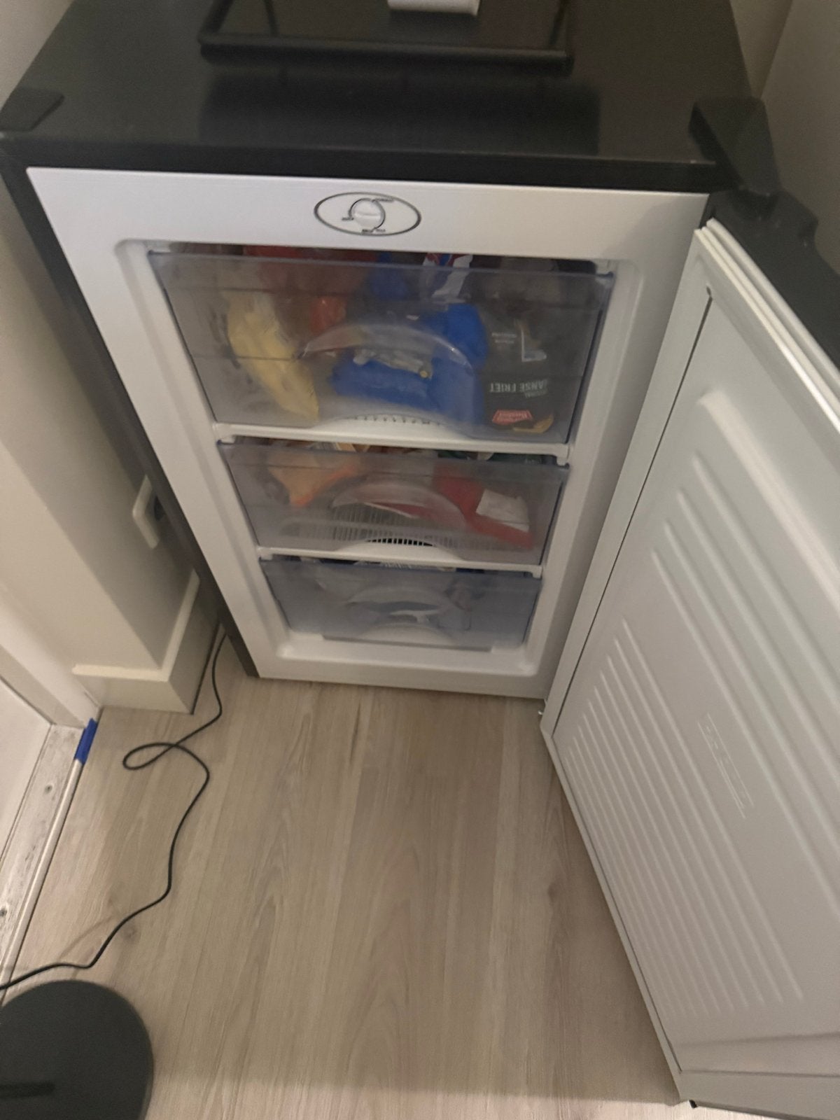 Compacte Primo vriezer met 3 lades - Zo goed als nieuw, 75 tot 100 liter, Met aparte vriezer, Zo goed als nieuw, 45 tot 60 cm