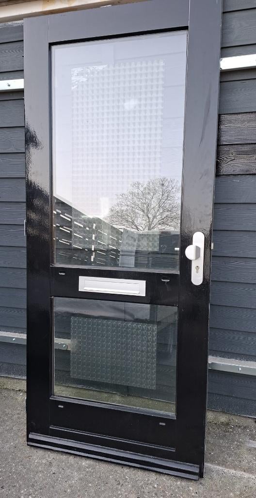 voordeur in zeer goede staat, 930 x 2135 bxh, rechtsdraaiend, Doe-het-zelf en Verbouw, Deuren en Horren, Ophalen, Gebruikt, 80 tot 100 cm