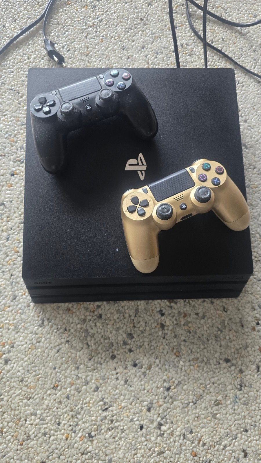 Playstation 4 met 2 controllers en 2 spellen, Ophalen