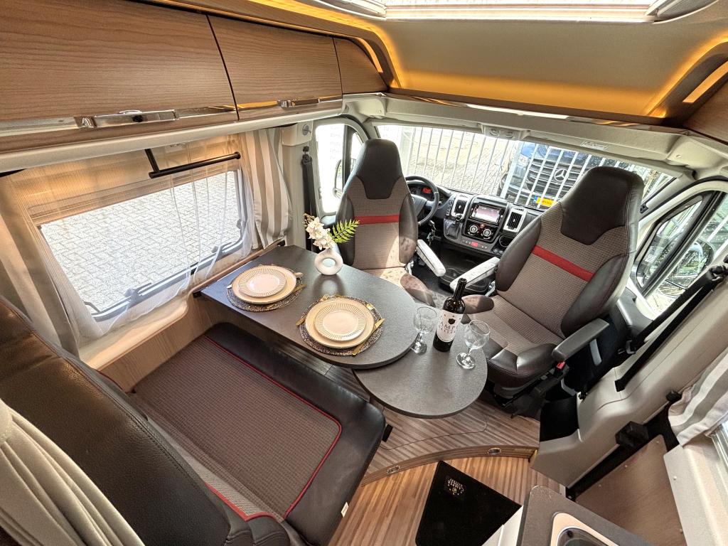 Carthago Malibu Van Charming 640 9TRAPS AUTOMAAT ENKELE BEDD, Buscamper of Camperbus, Overige brandstoffen, 6 tot 7 meter, Bedrijf