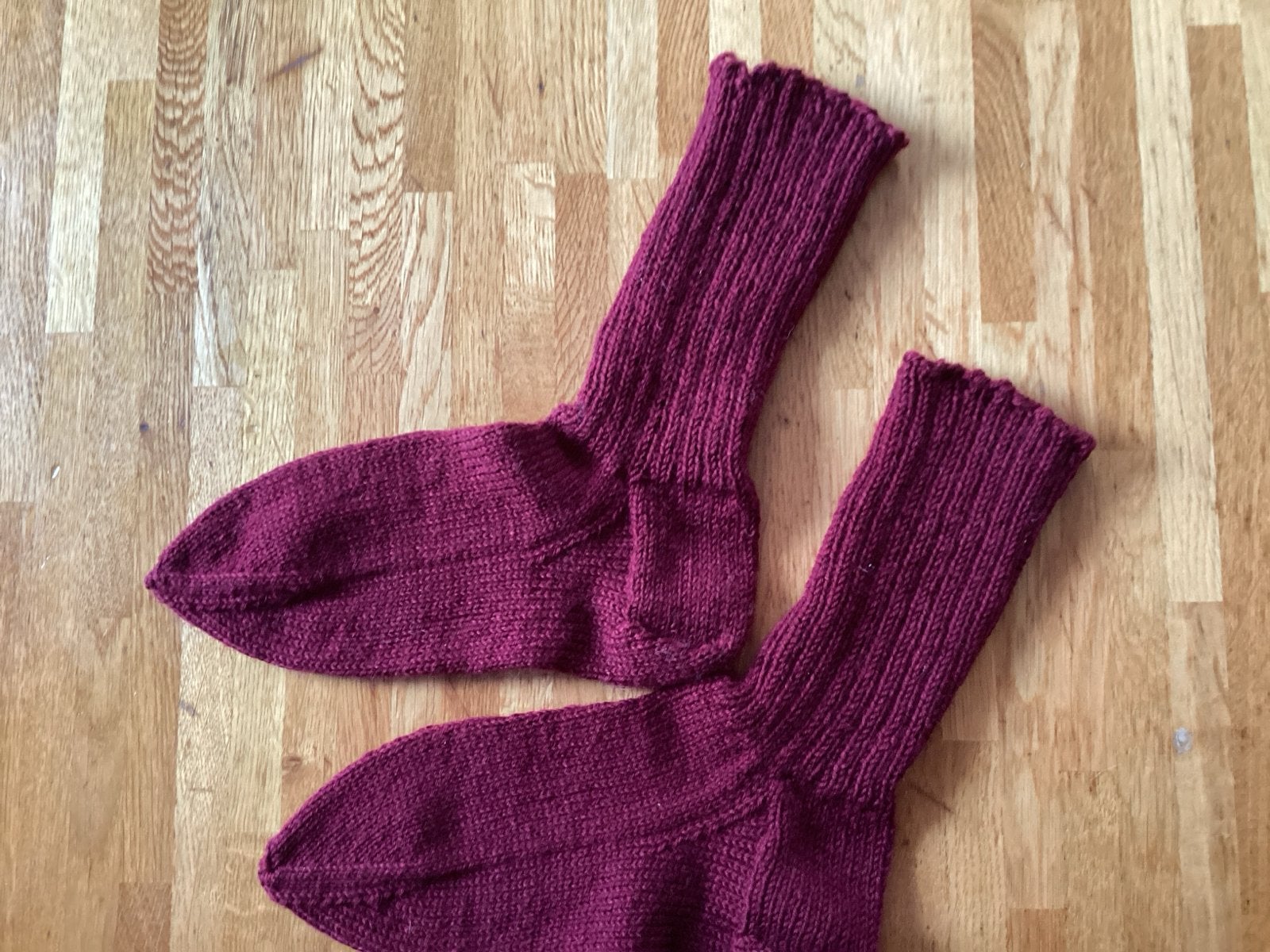 Nieuwe handgebreide bordeauxrode sokken - Maat 39, Kleding | Dames, Sokken en Kniesokken, Nieuw, Ophalen of Verzenden, Maat 39 t/m 42