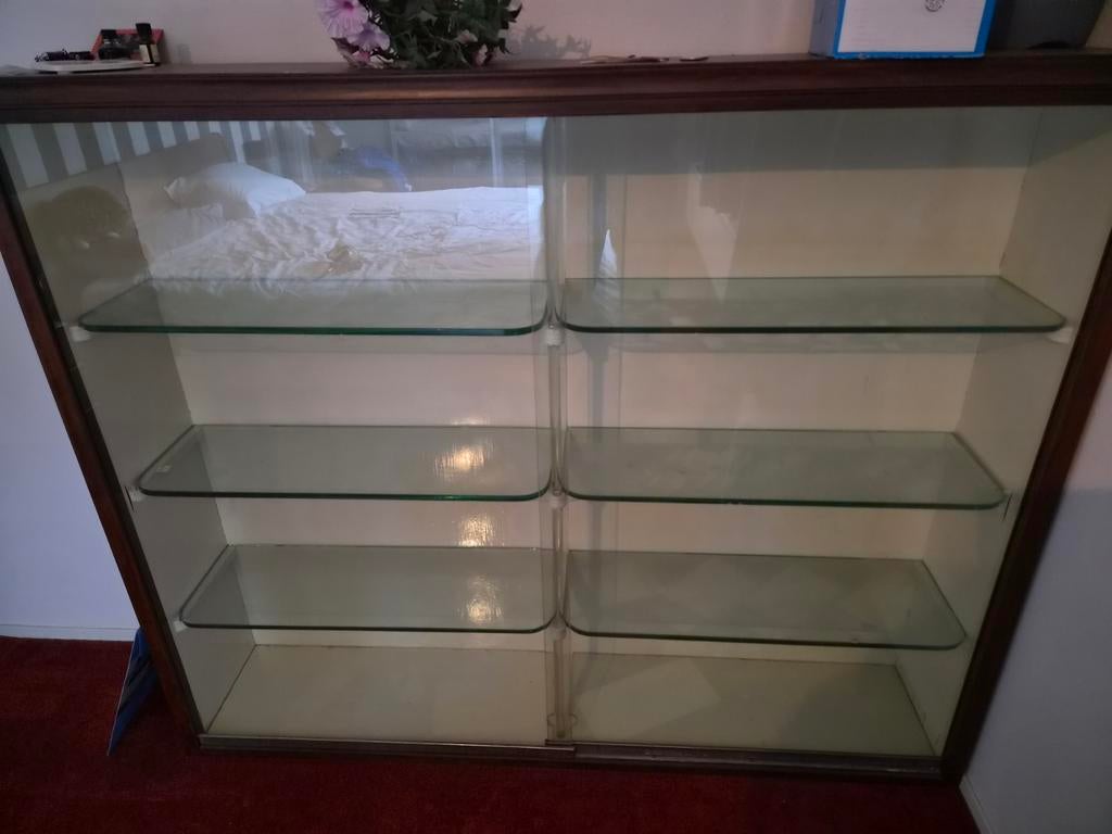 Glazen vitrinekast met schuifdeuren, Huis en Inrichting, Kasten | Vitrinekasten, Ophalen, Met plank(en), Gebruikt, Glas