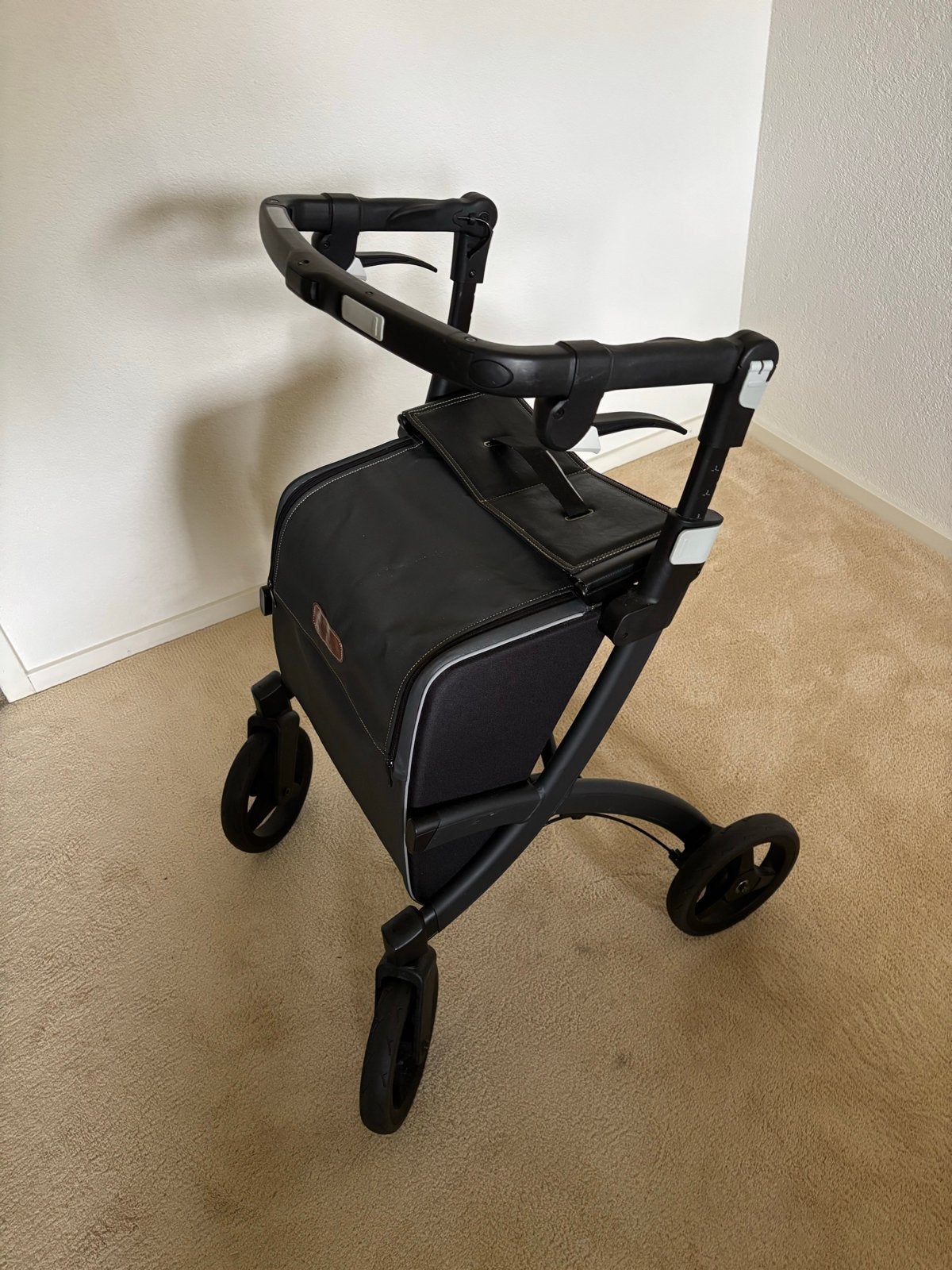 Mooie zwarte lichtgewicht rollator Rollz Flex, Diversen, Ophalen