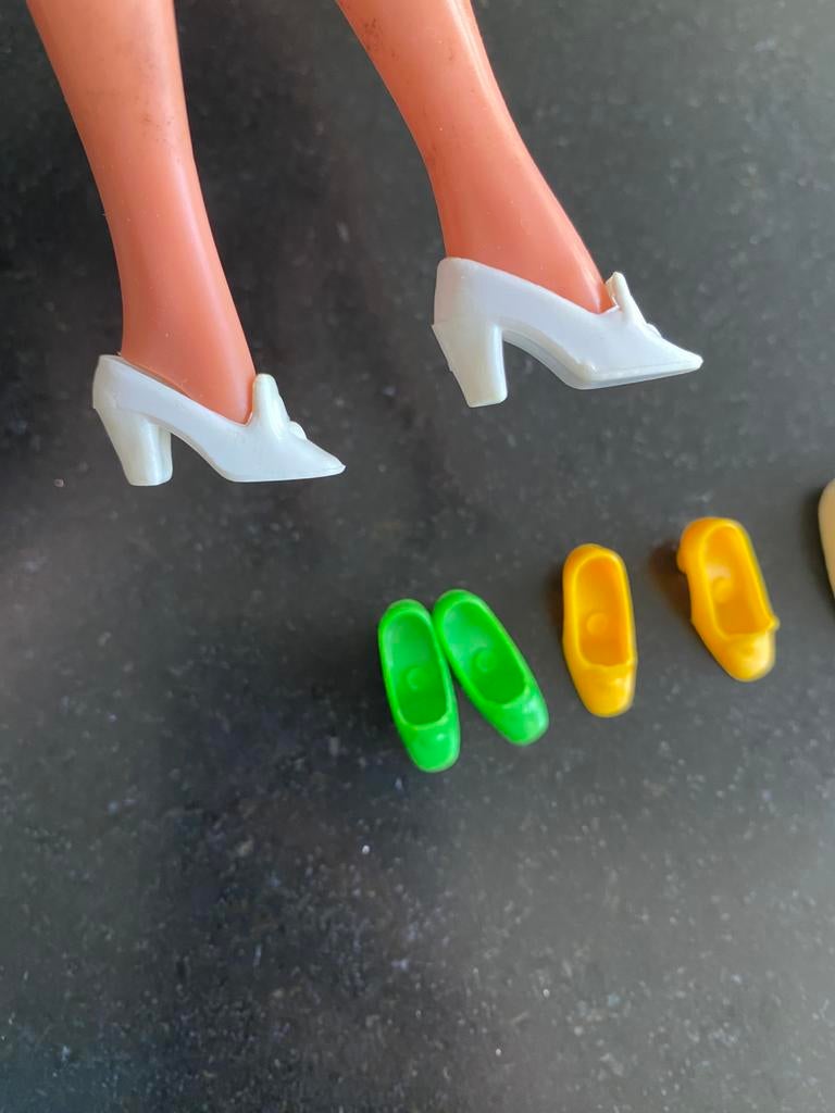 Vintage Barbie 5 paar schoenen 70 80 s Mattel, Kinderen en Baby's, Speelgoed | Poppen, Ophalen of Verzenden, Barbie
