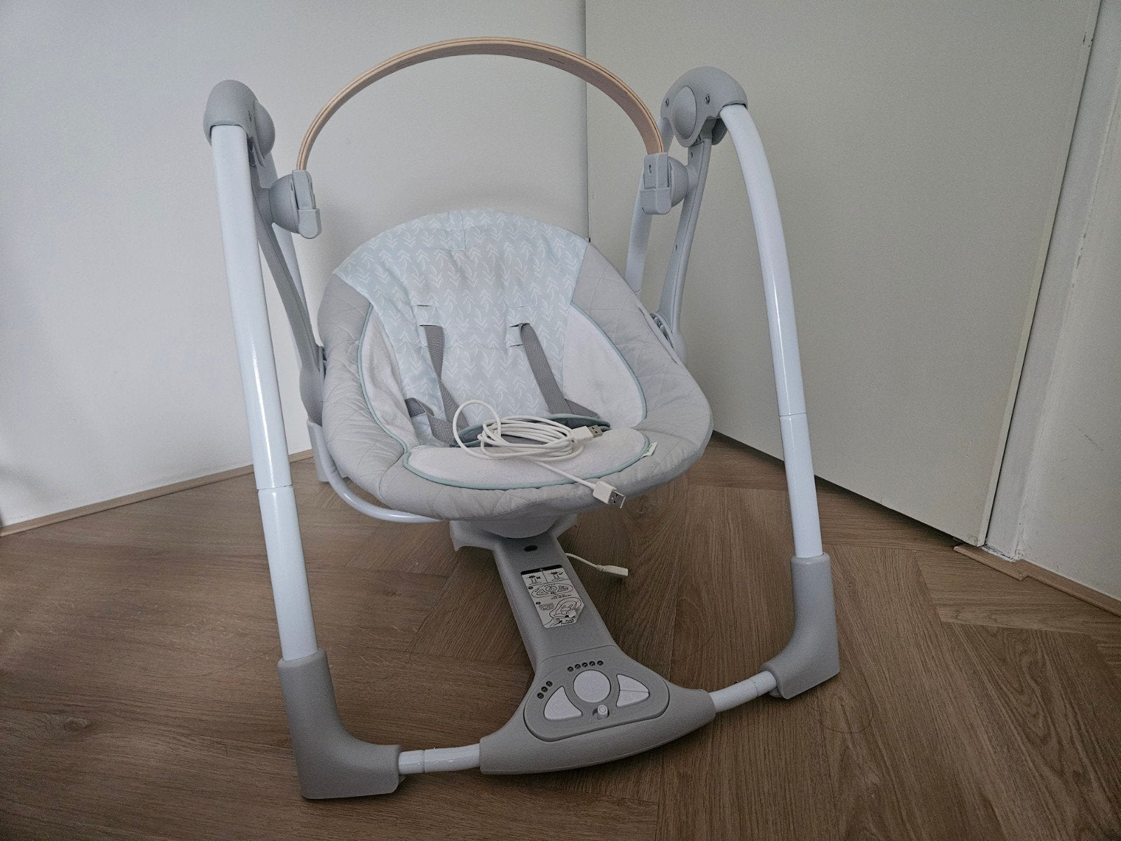 Ingenuity babyschommel / baby swing – goede staat – €20, Kinderen en Baby's, Overige merken, Gebruikt, Schommelstoel, Met gordel(s) of riempje(s)