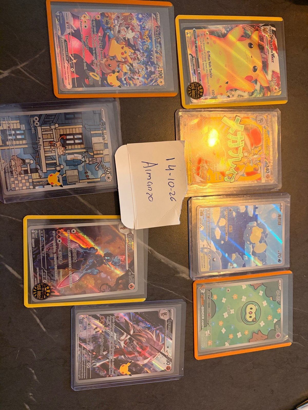 Pokémon kaarten - Pikachu VMAX en meer, Ophalen, Zo goed als nieuw, Meerdere kaarten, Foil