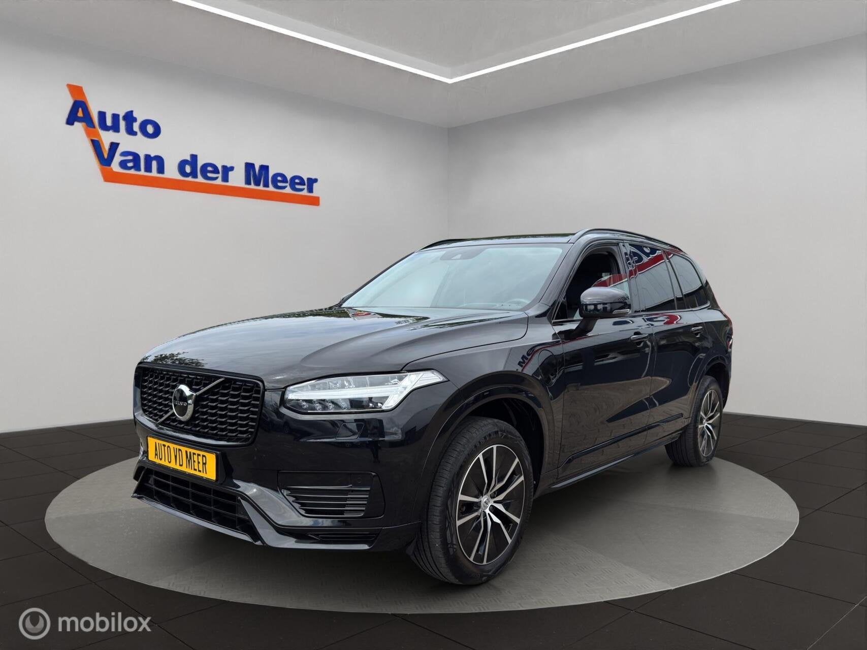 Volvo XC90 2.0 T8 Recharge AWD R-Design, Zwart, 4 cilinders, 7 stoelen, Zwart