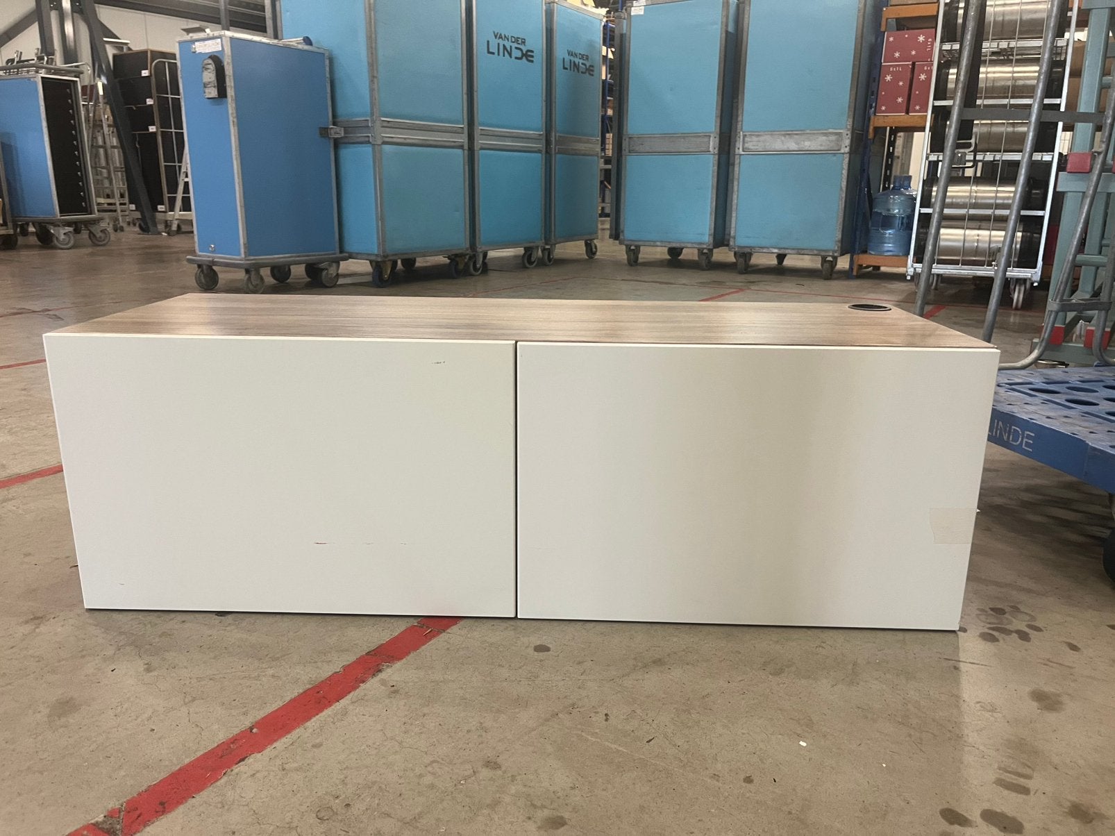 Ikea Besta tv-meubel, hout met witte deuren (120cm), Huis en Inrichting, Kasten | Televisiemeubels, Ophalen, Gebruikt, 200 cm of meer