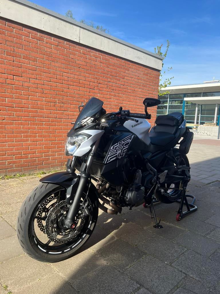 Kawasaki Z650 35kw – Akra, Accessoires & Perfect Onderhouden, Motoren, Motoren | Kawasaki, 2 cilinders, 649 cc, Gebruikt, Particulier