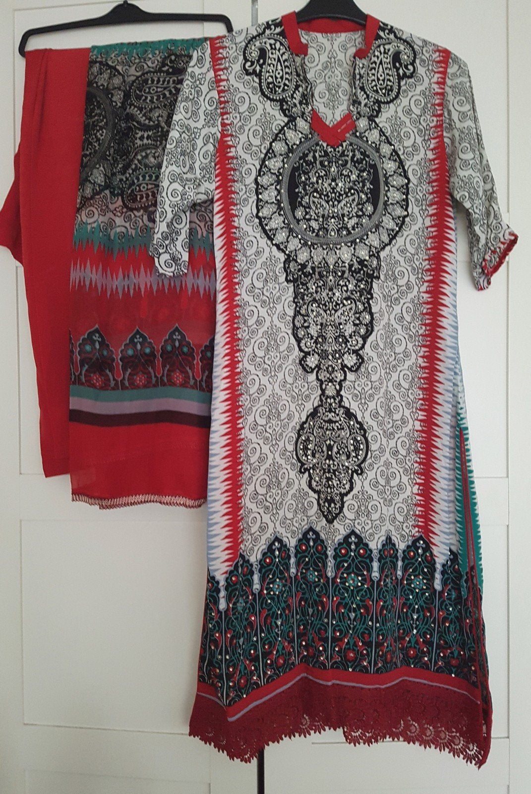 Prachtige Indiase/Pakistaanse kameez jurk met broek en sjaal, Nieuw, Ophalen of Verzenden, Onbekend, Maat 36 (S)