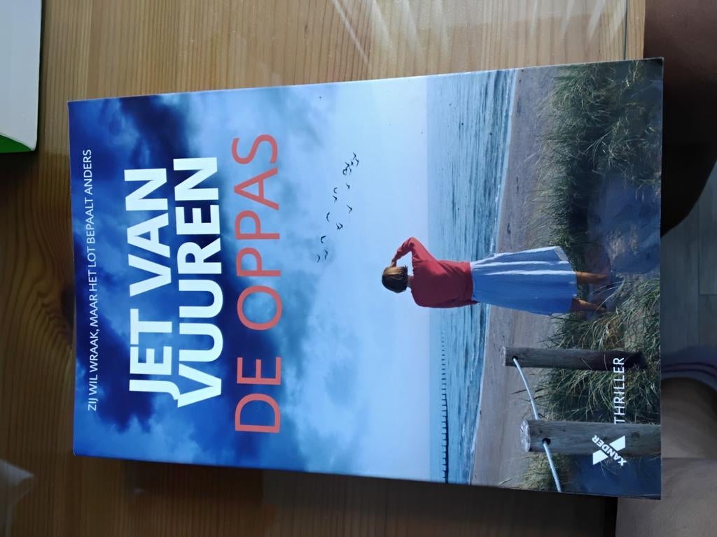 Jet van Vuuren - Oppas, Ophalen of Verzenden, Zo goed als nieuw, Jet van Vuuren