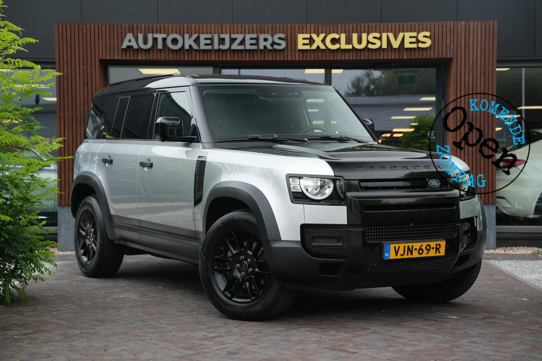 Land Rover Defender 2.0 D240 110 HSE Pano Grijs kenteken Per, Auto's, Gebruikt, 4 cilinders, Leder, Diesel