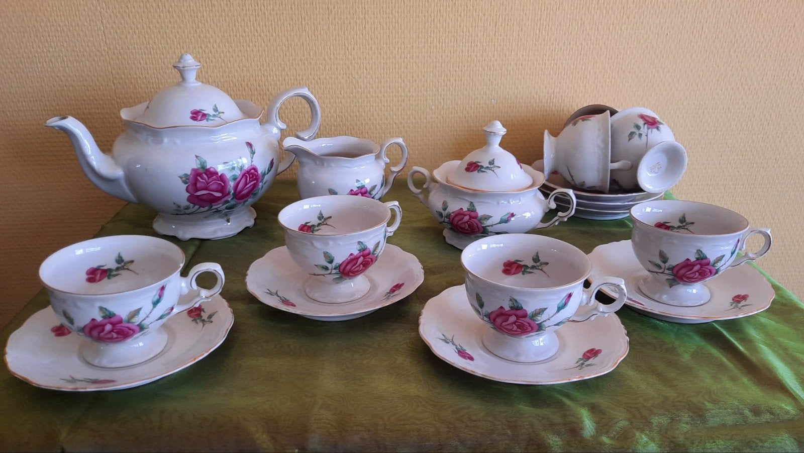 IZGS Vintage 10 delig THEESERVIES met bloemetjes HIGHTEA, Antiek en Kunst, Ophalen