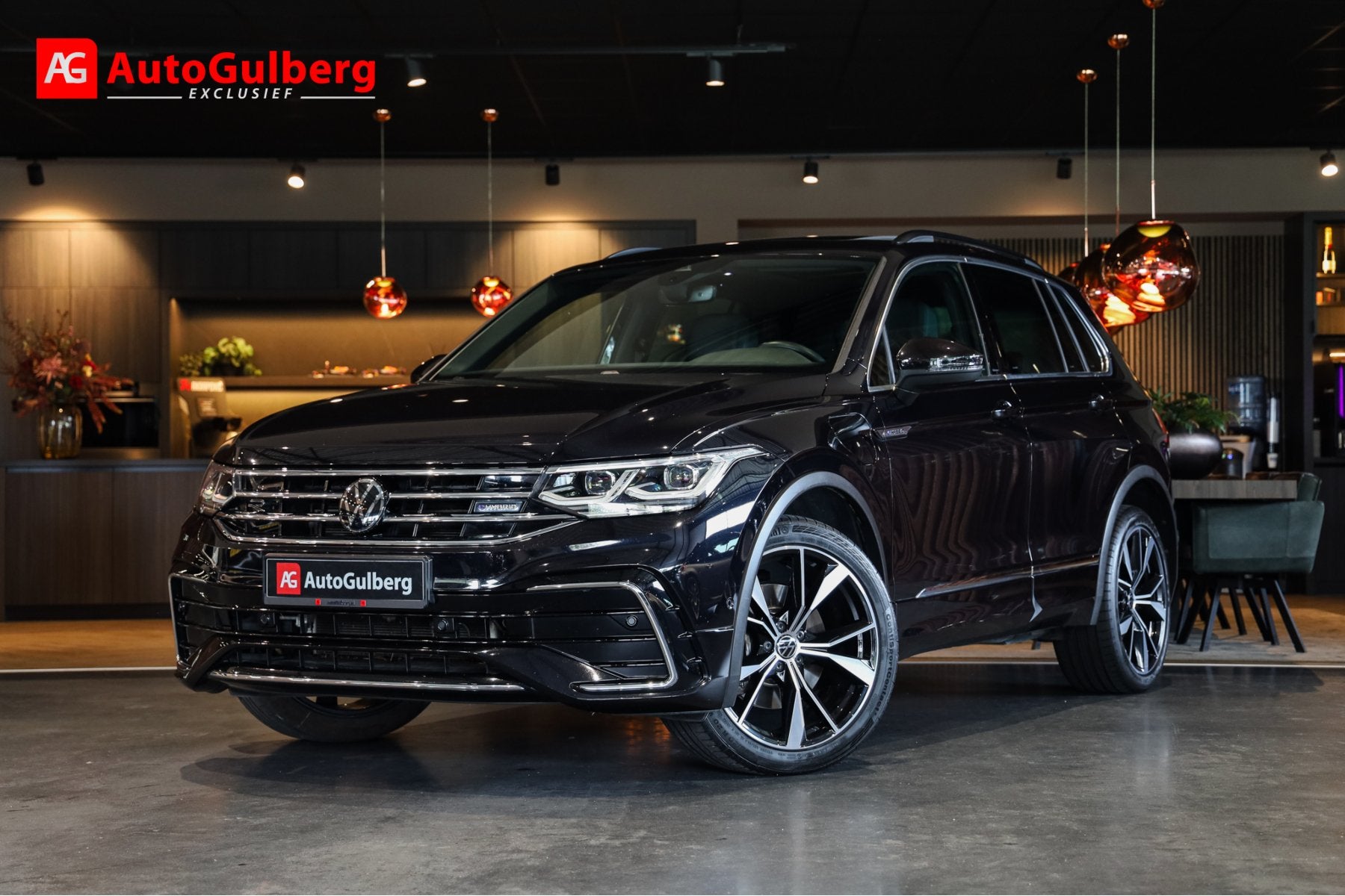 Volkswagen Tiguan 1.4 TSI eHybrid R-Line Business+ Panorama, 1716 kg, Stof, 4 cilinders, Zwart
