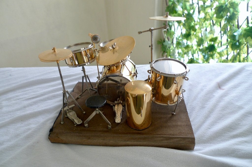 Een handgemaakt miniatuur drumstel., Ophalen of Verzenden