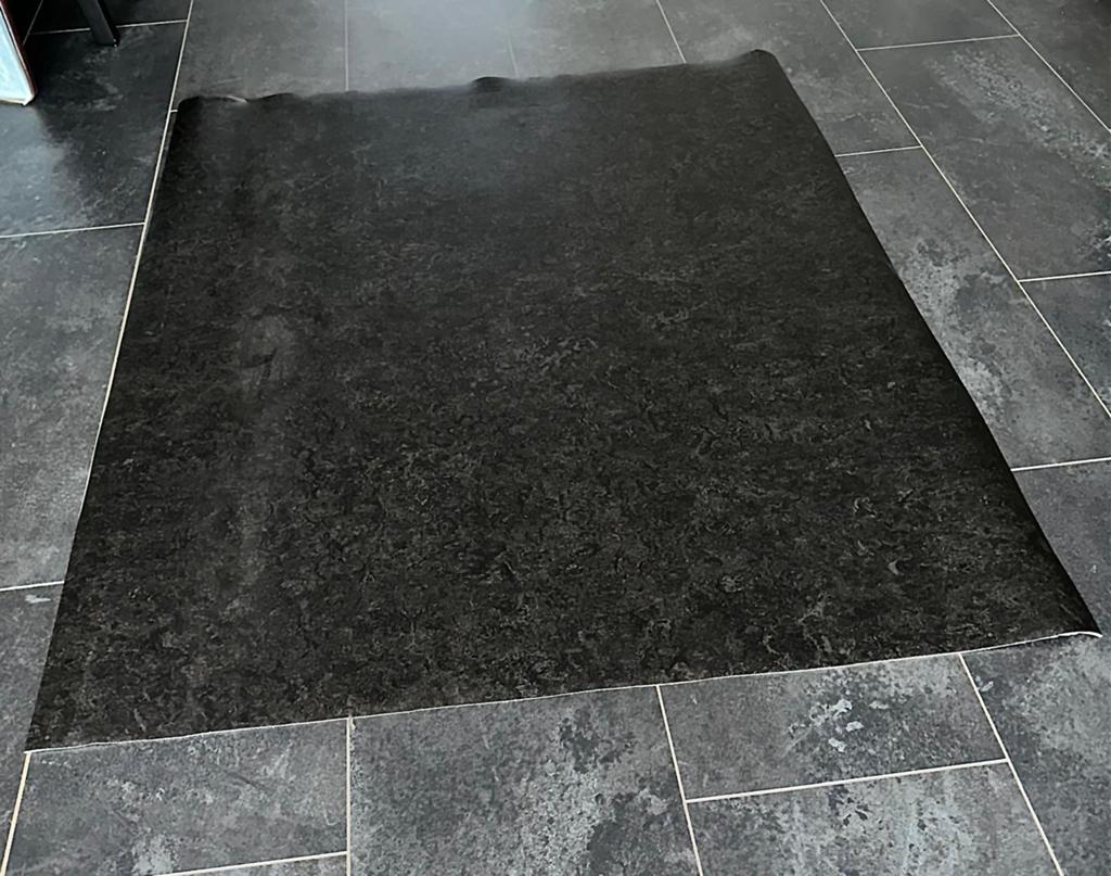 Zwartgrijs vinyl vloerkleed 126x114,5 cm, Ophalen, Nieuw, Rechthoekig