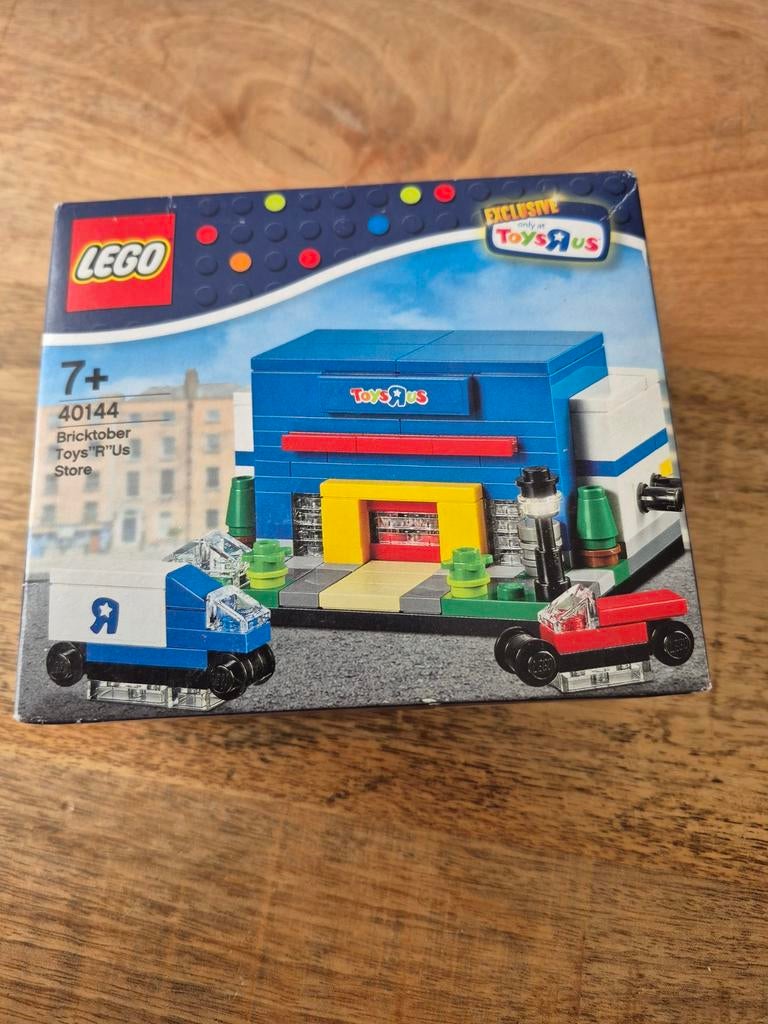 Lego 40144 bricktober toys "R" us store nieuw, Kinderen en Baby's, Speelgoed | Duplo en Lego, Overige thema's, Lego, Nieuw, Ophalen of Verzenden