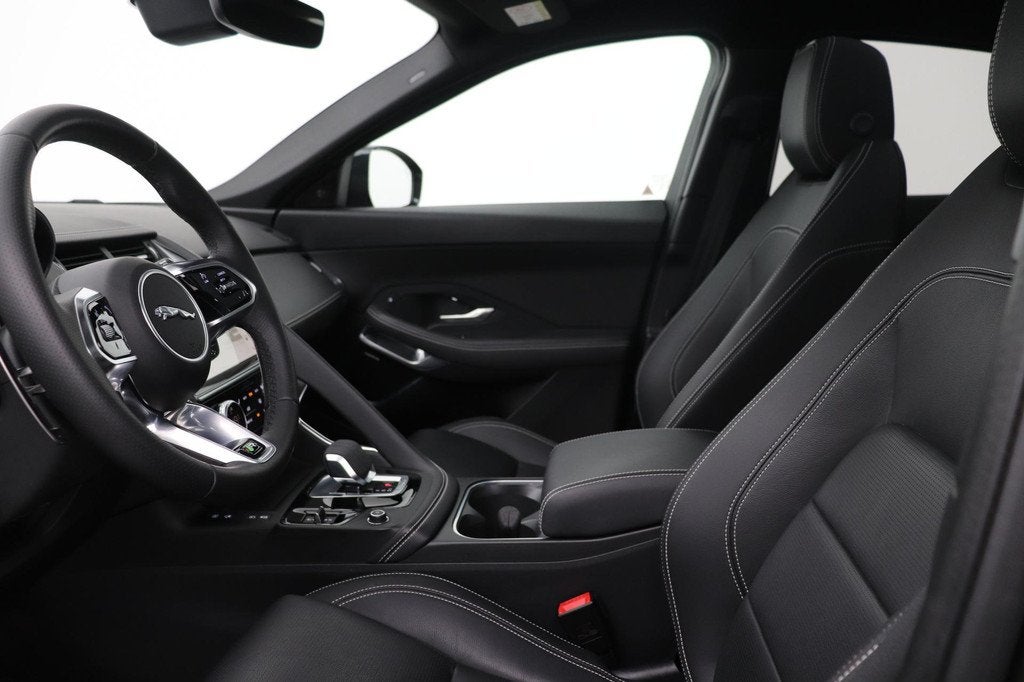 Jaguar E-PACE P300e R-Dynamic SE | Panoramadak | ACC | BLIS, Auto's, Jaguar, 309 pk, Bedrijf, Hybride Elektrisch/Benzine, Automatische klimaatregeling