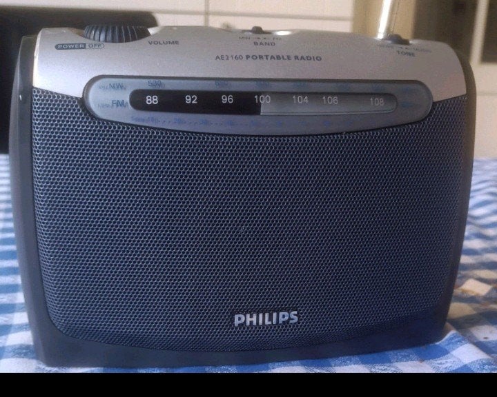 prima Philips radio met netsnoer en kan ook op batterijen, Ophalen of Verzenden, Gebruikt, Transistorradio