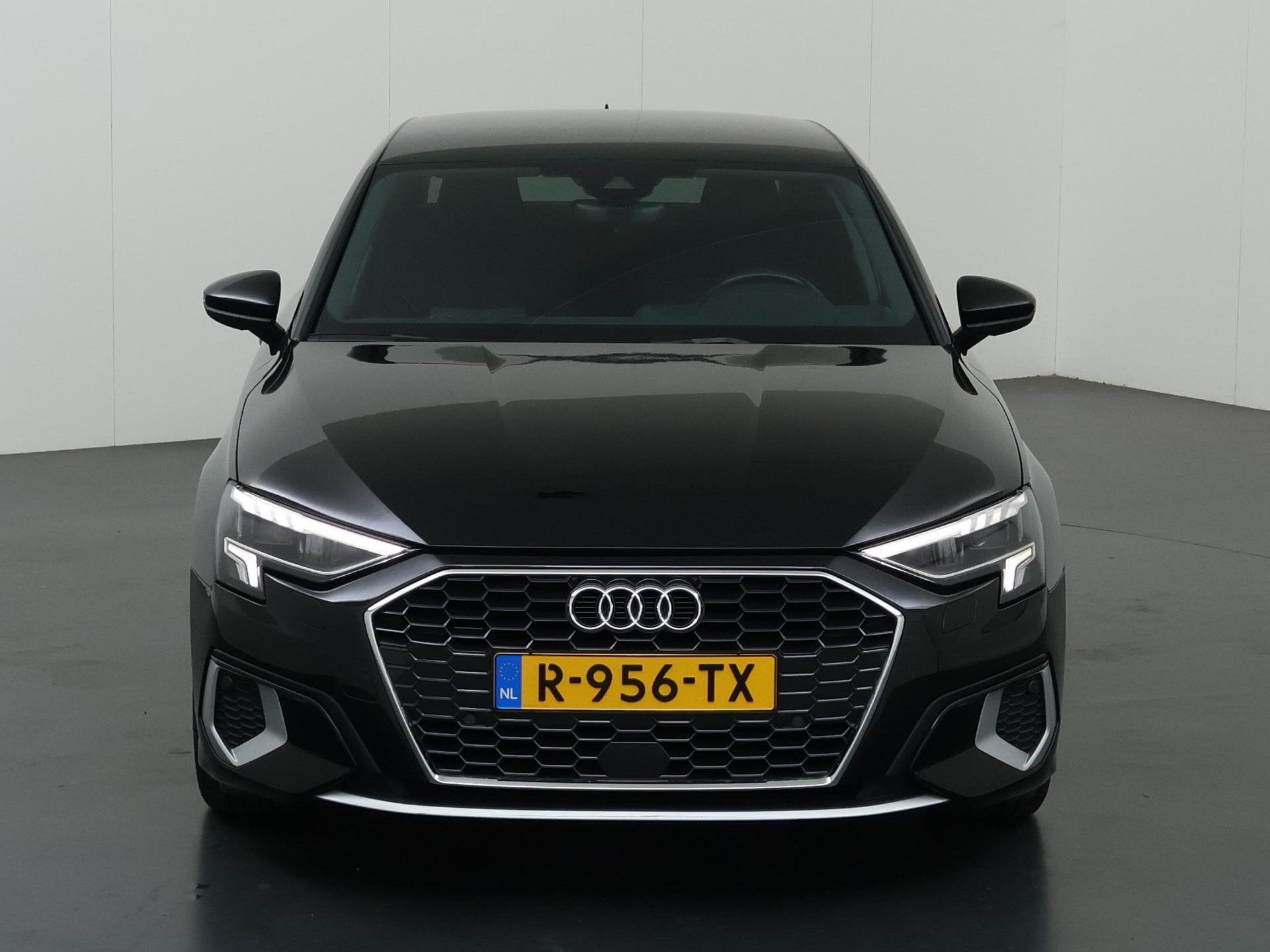 Audi A3 Limousine 35 TFSI S edition | S-Line | Trekhaak | LE, 4 cilinders, 150 pk, Leder en Stof, Zwart