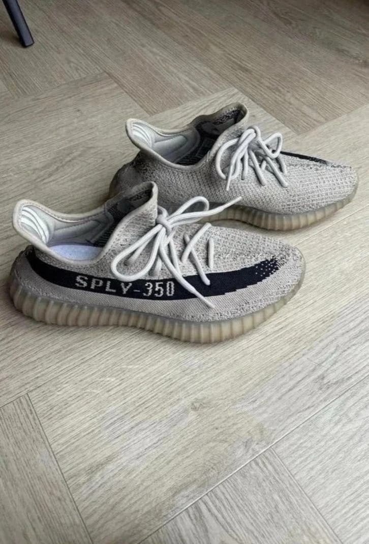 Yeezy Boost 350 v2, Kleding | Heren, Overige kleuren, Ophalen of Verzenden, Sneakers of Gympen, Zo goed als nieuw