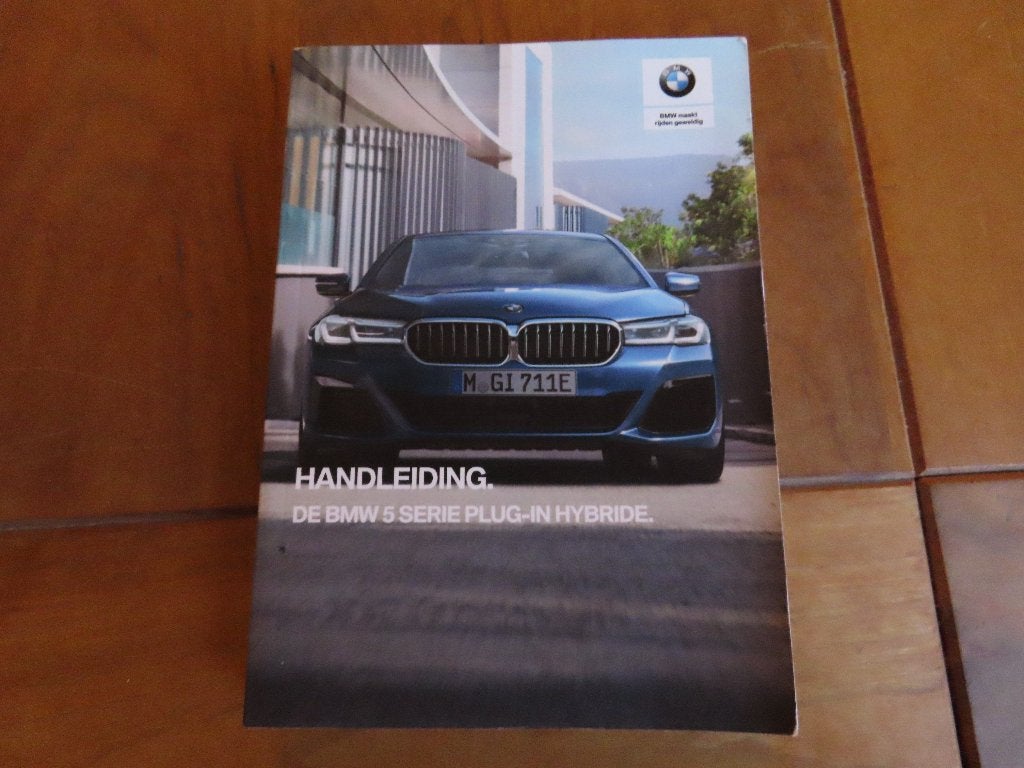 Instructieboek BMW 5-serie Plug-in hybride sedan 2021 454blz, Auto diversen, Ophalen of Verzenden