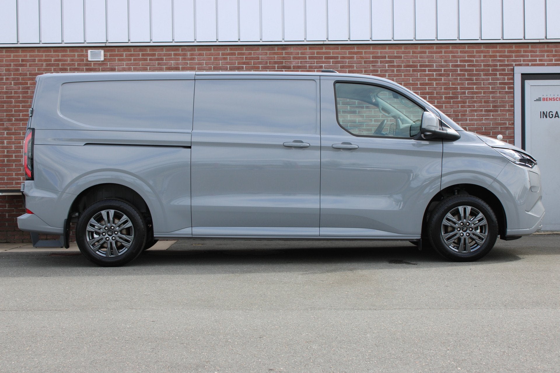 Ford E-Transit Cust. 340 L2H1 Limited 71 kWh |MATRIX-LED|B&O, Automaat, Gebruikt, Zwart, 71 kWh