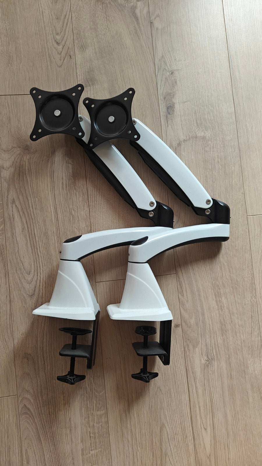 2x monitor arm wit met zwart, Ophalen of Verzenden, Zo goed als nieuw, Overige typen, Onbekend