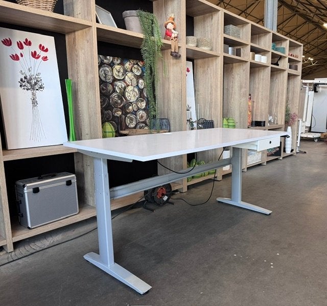 Elektrisch Zit-Sta Bureau met lade–178.5x84 cm, 250€/st,1st, Huis en Inrichting, Bureaus, Gebruikt, Ophalen of Verzenden, 178 cm