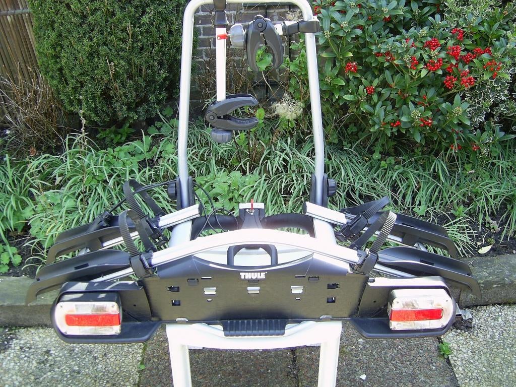 Kantelbare Thule Euroway G2 921 fietsendrager 2 fietsen, Auto diversen, Fietsendragers, Zo goed als nieuw, Trekhaakdrager, 2 fietsen
