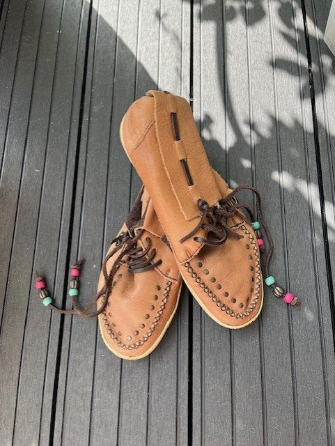 ZGAN! Dolfie ibiza gympen bruin leer met veters/kralen 37, Kleding | Dames, Schoenen, Bruin, Ophalen of Verzenden, Dolfie, Sneakers of Gympen
