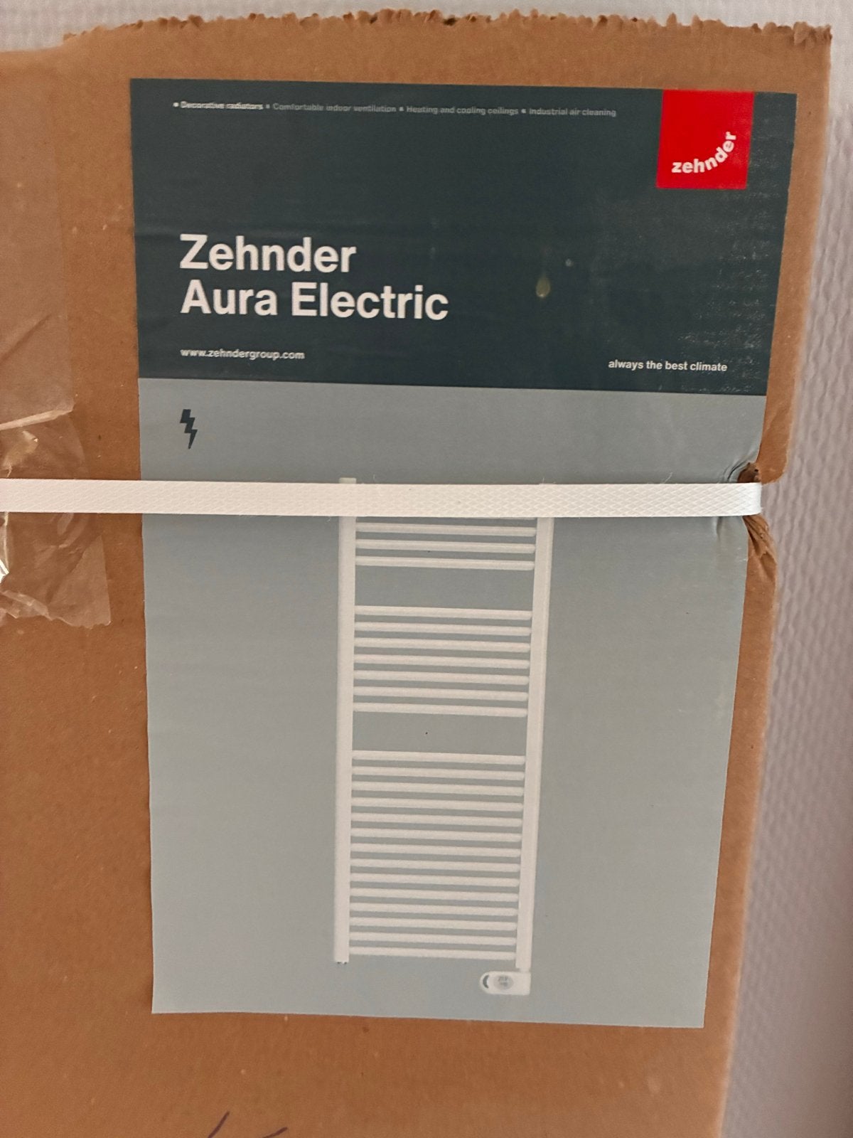 Koopje: Zehnder Aura Elektrische badkamer radiator, Doe-het-zelf en Verbouw, Verwarming en Radiatoren, Ophalen, 500 tot 800 watt
